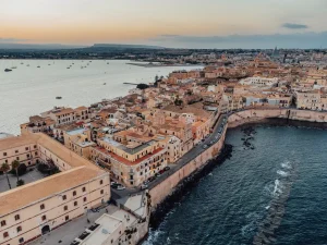 Explora Journeys ile Güney İtalya’nın Meydanları, Sicilya ve Malta’nın Tarihi Kıyıları Boyunca Bir Yolculuk, 04 - 10 Ocak 2027